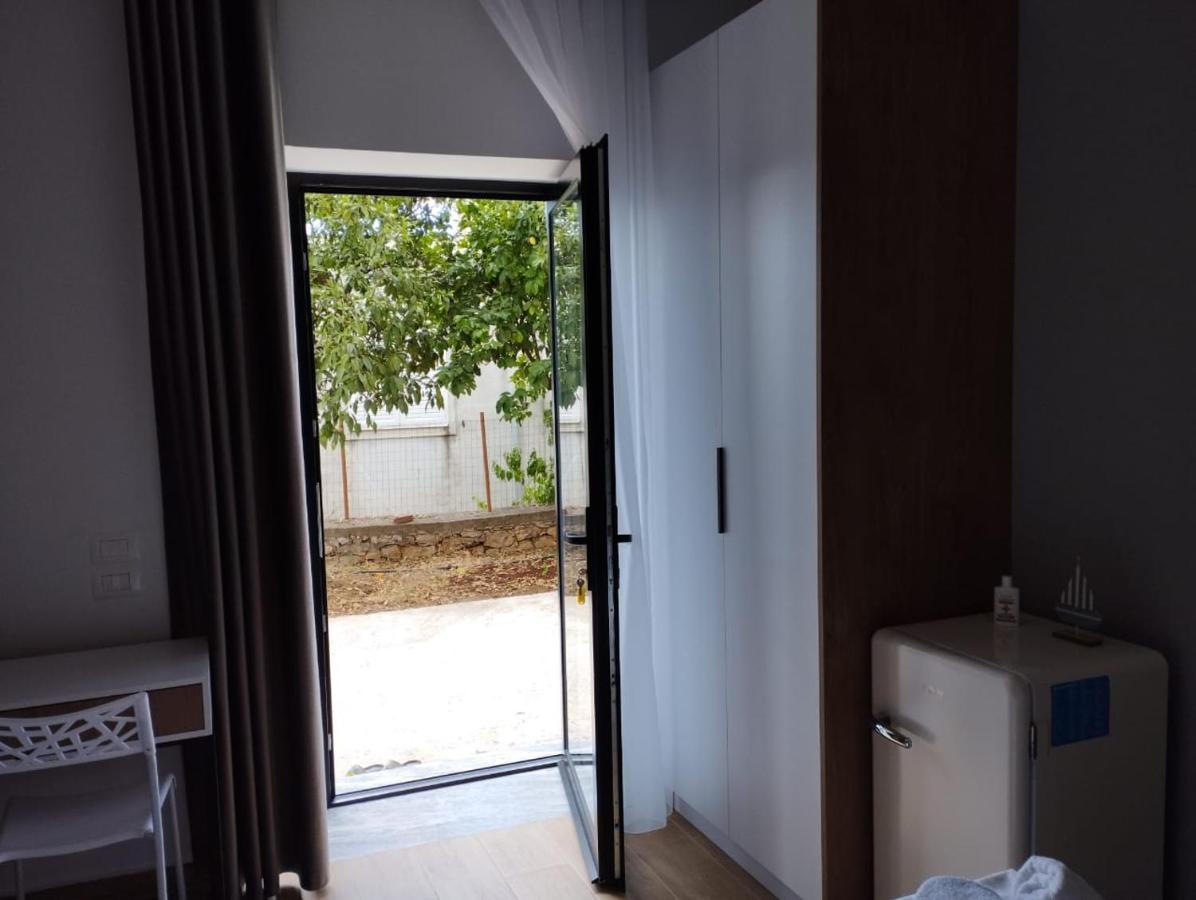 Comfort Guest Rooms Vila Hm Sarande Exterior photo