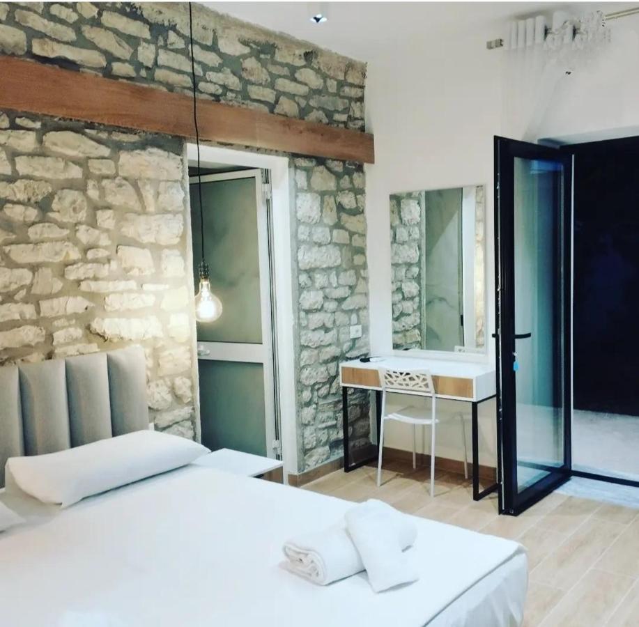 Comfort Guest Rooms Vila Hm Sarande Exterior photo