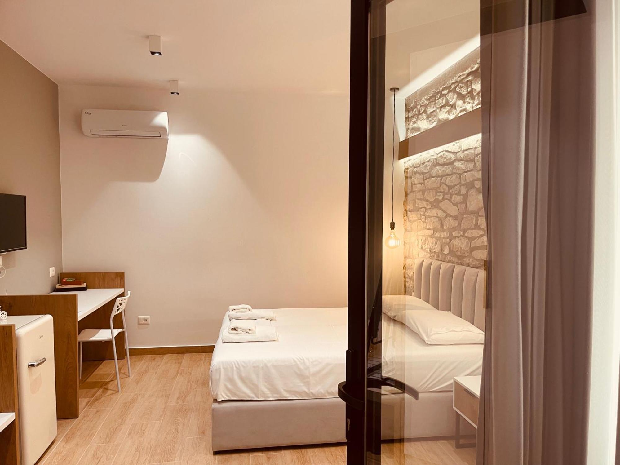 Comfort Guest Rooms Vila Hm Sarande Exterior photo