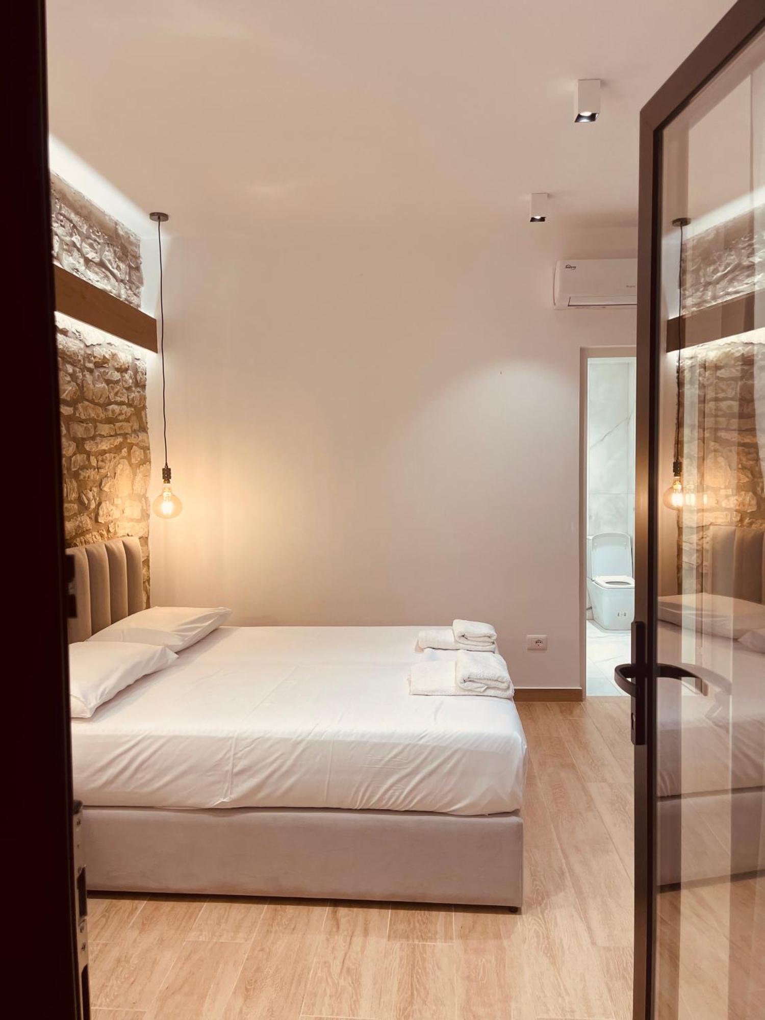 Comfort Guest Rooms Vila Hm Sarande Exterior photo